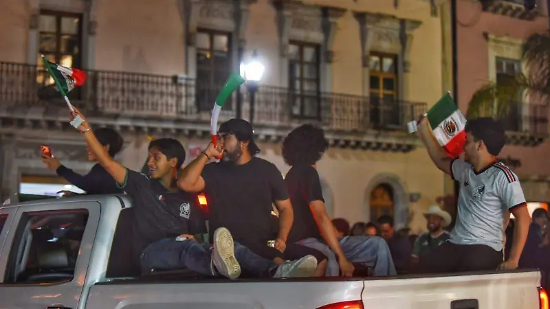 Afición duranguense celebra el triunfo de la Selección Mexicana en el Mundial 